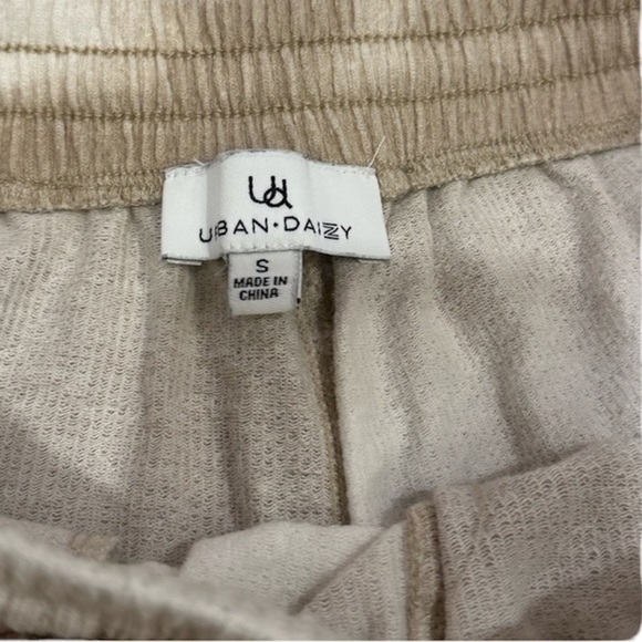 Brown and white shorts size Small - Picture 4 of 5